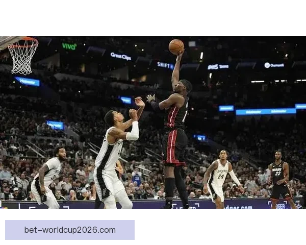 热火阿德巴约韦尔联手冲击火箭禁区 谢泼德能否延续首发助队复仇